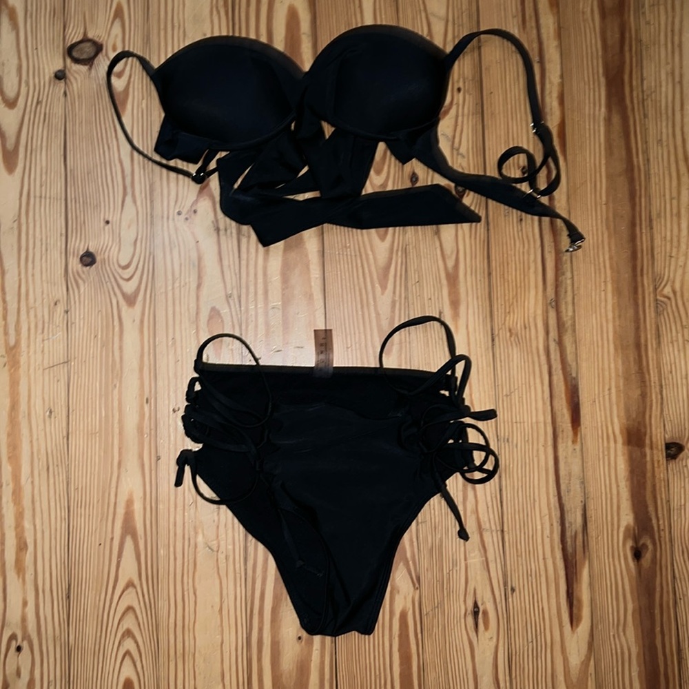 Black bikini